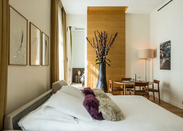 Marignan Champs-elysees Otel Paris