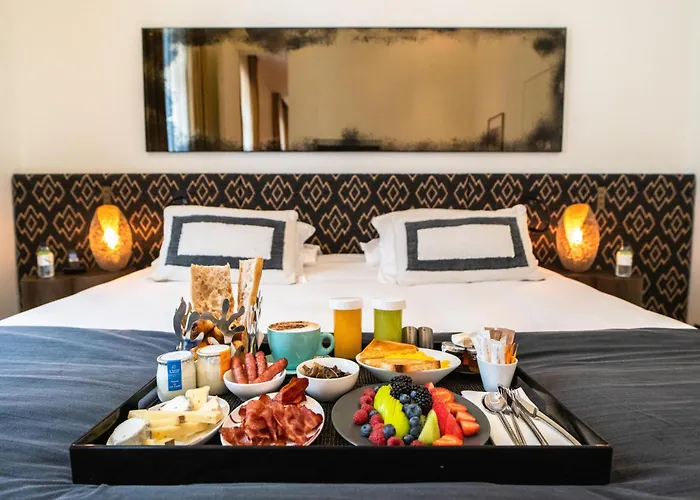 Marignan Champs-elysees מלון פריז