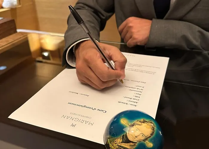 מלון Marignan Champs-elysees 5*